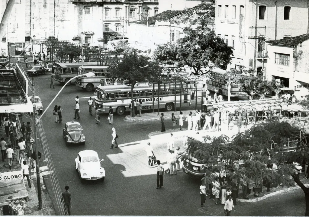 Terminal de Transportes na Praça da Sé nos anos 1970