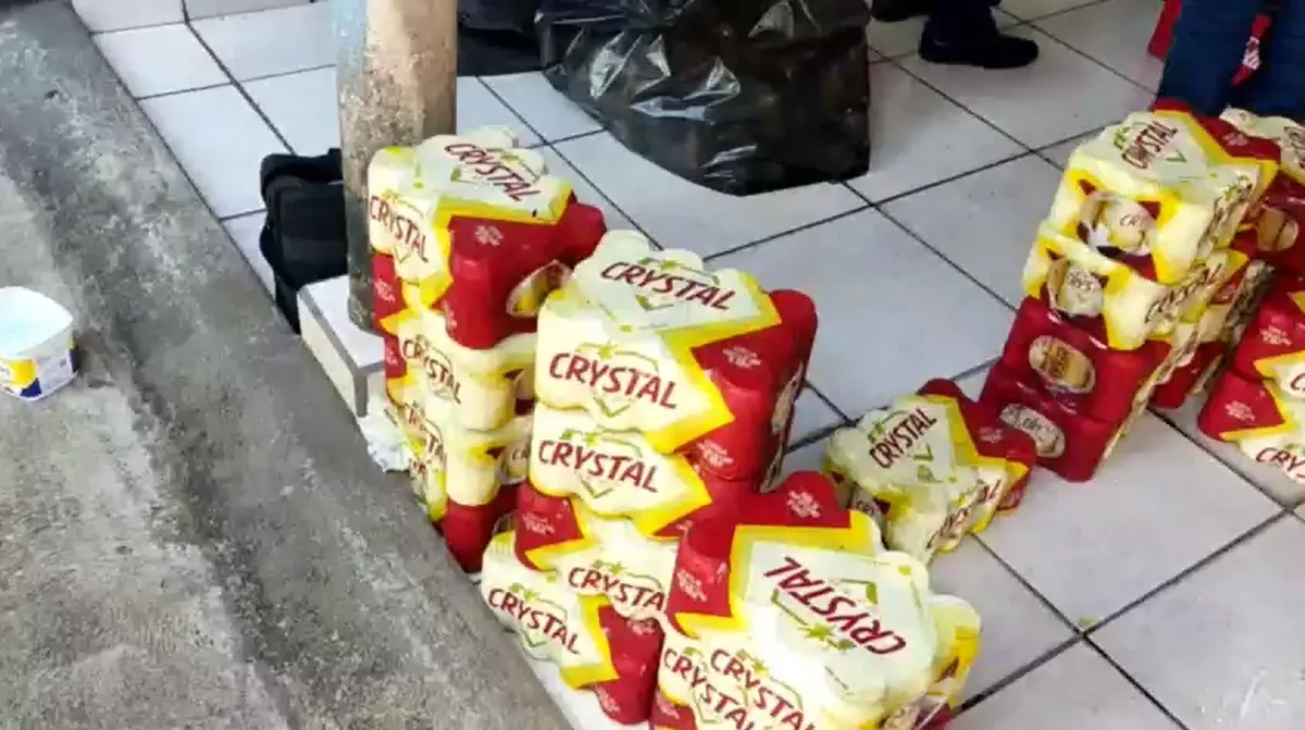 Ação do Procon identifica bebidas vencidas