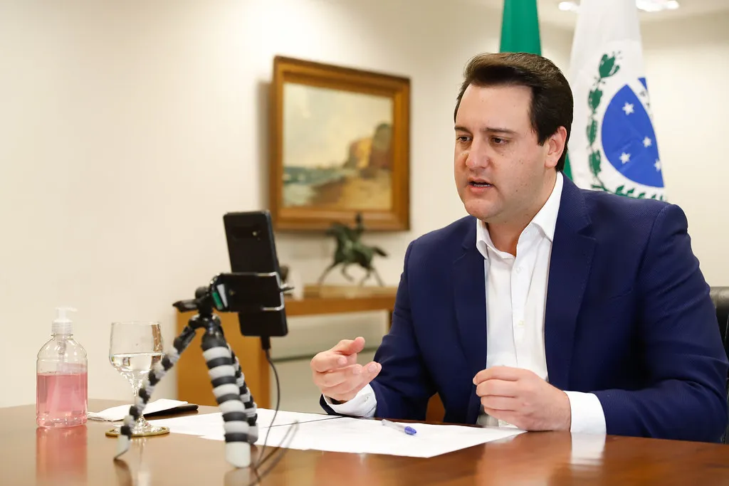 Ratinho Júnior recua de candidatura ao Planalto