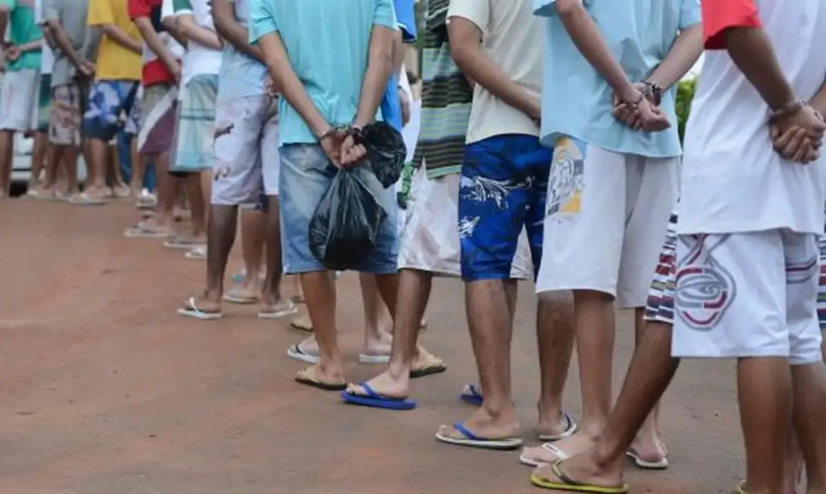 De acordo com a proposta, jovens a partir de 16 anos poderão ser responsabilizados penalmente