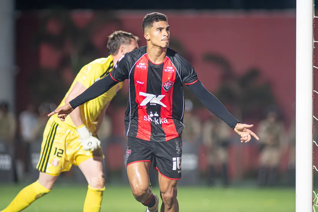 Renê marcou o primeiro gol do jogo