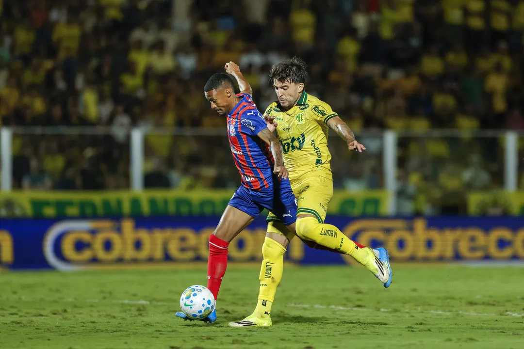 Pênalti em Ademir culminou no primeiro gol do Bahia