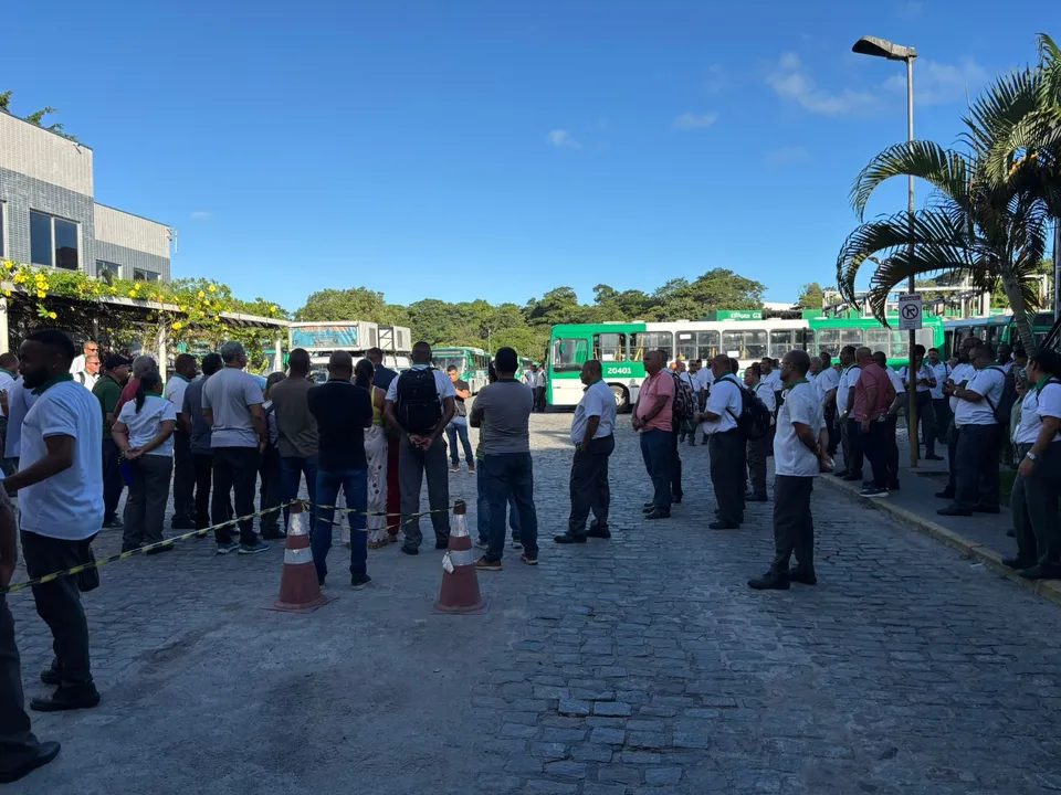 Rodoviários realizam assembleia