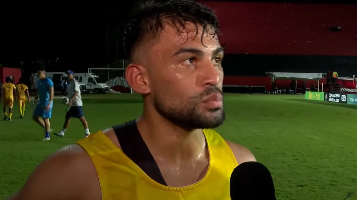 Ronald durante entrevista