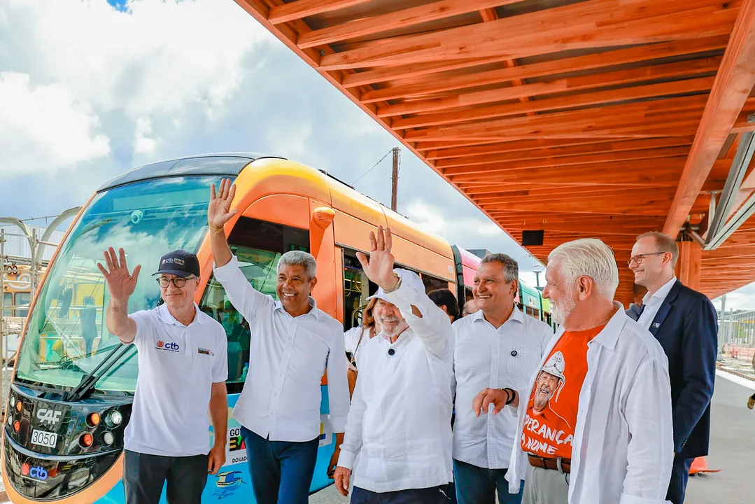 Rui  Costa ao lado de Jerônimo Rodrigues (PT) durante agenda em Salvador