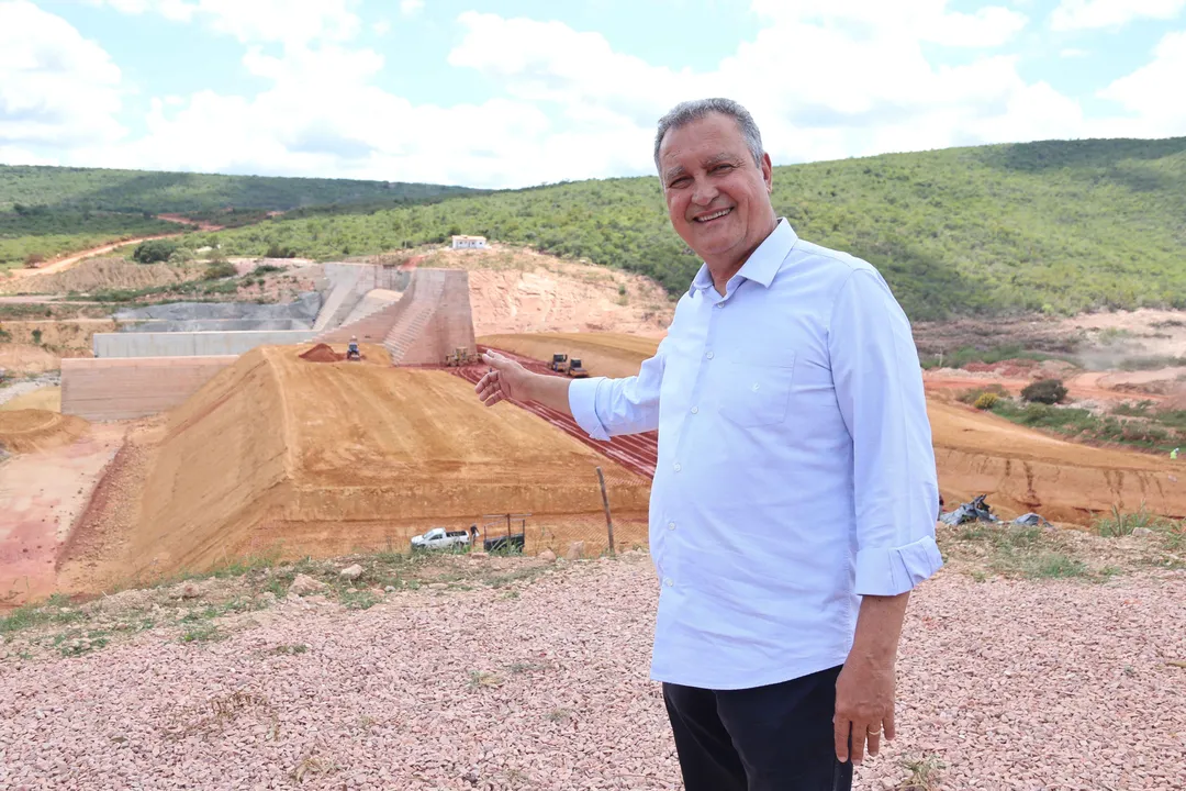 Ministro Rui Costa vistoria obra da Barragem Baraúnas