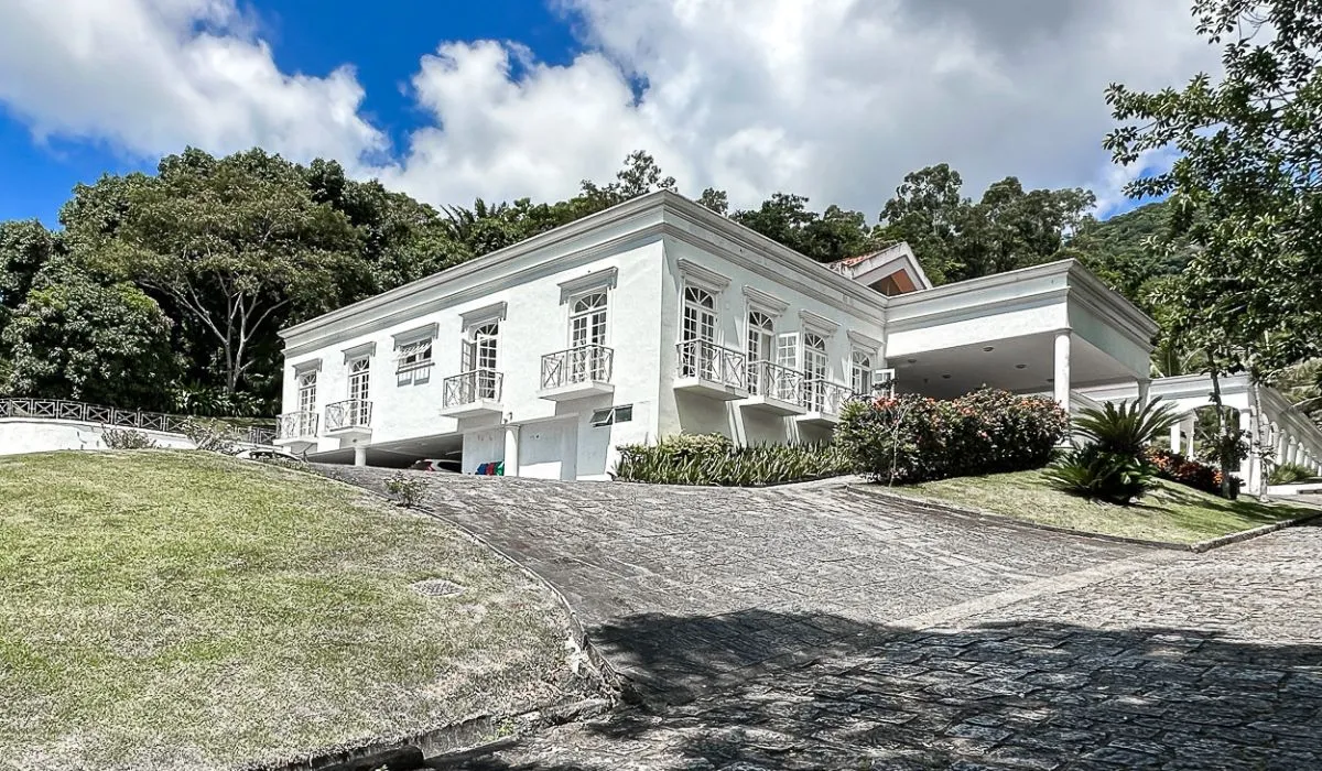 Mansão milionária de Renato Aragão