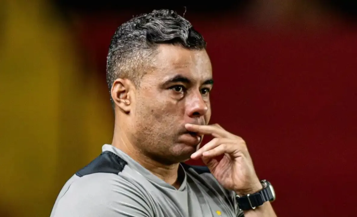 Jair Ventura, técnico do Vitória