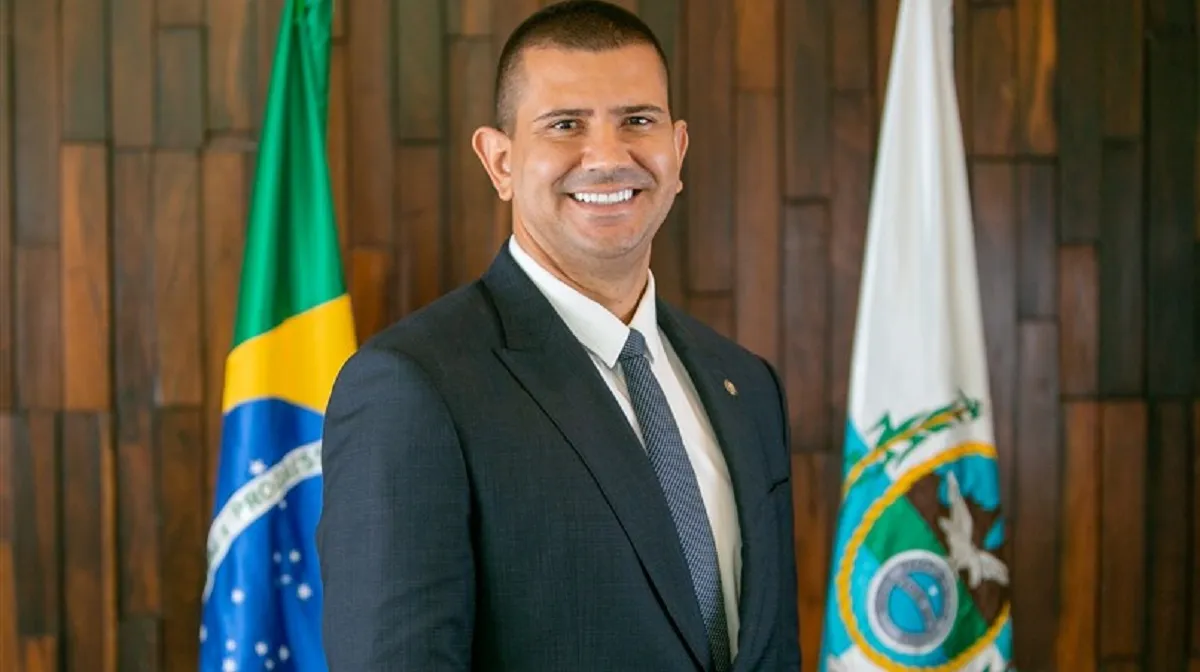 Douglas Ruas (PL) é o novo presidente da Alerj.