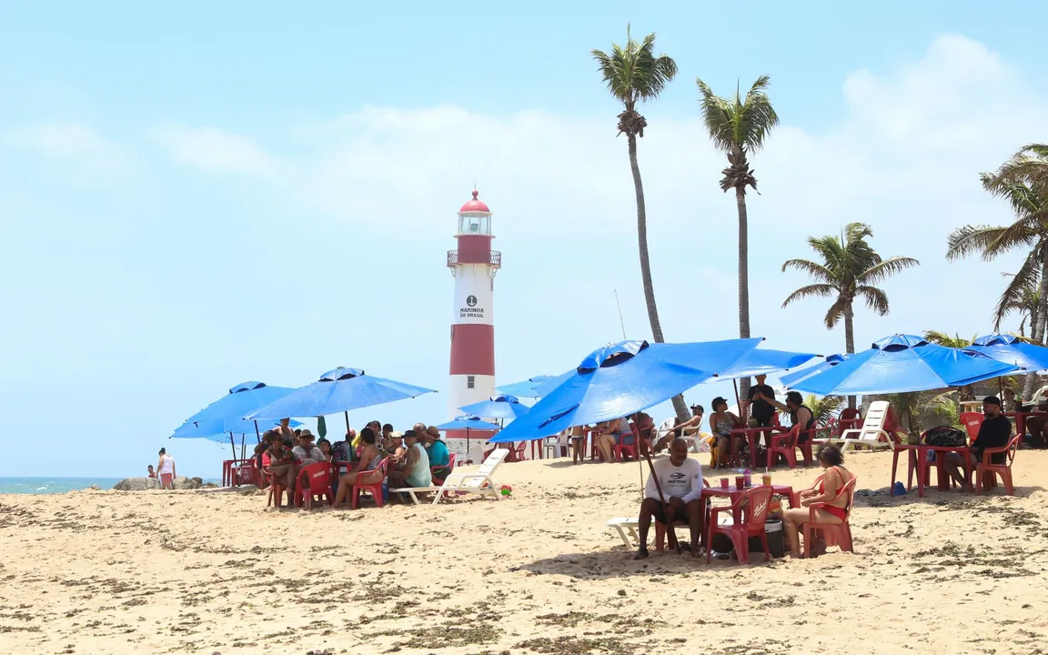 Praia do farol de Itapuã no primeiro fim de semana de 2026