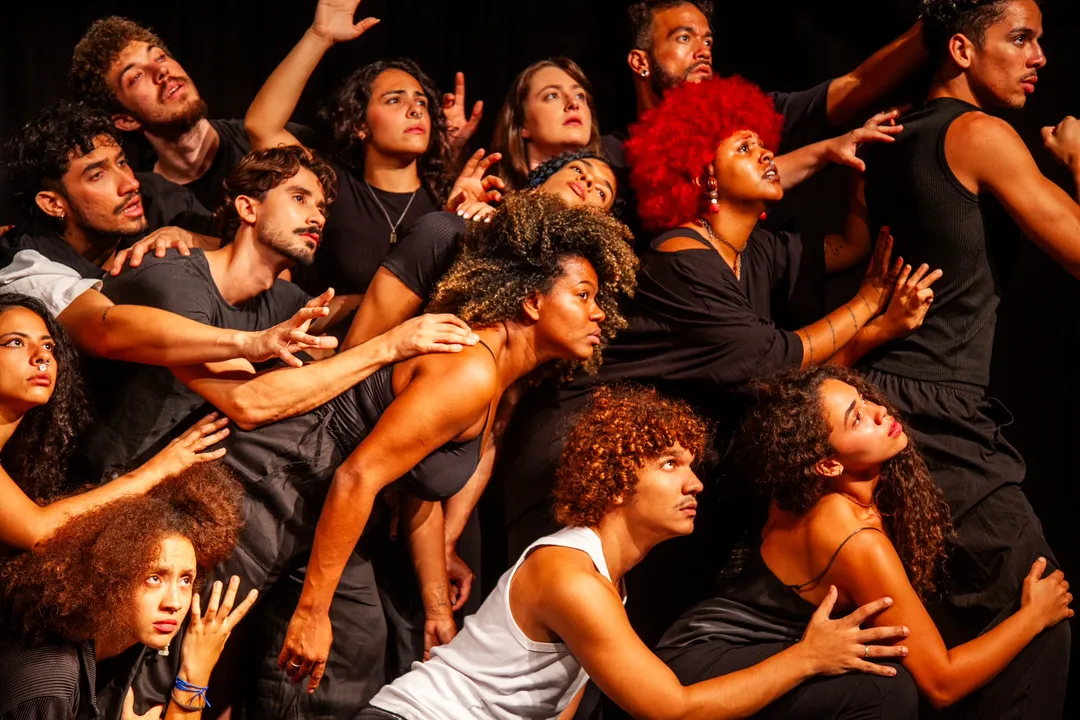 Montagem inédita transforma silêncio em protagonista no Teatro Martim Gonçalves
