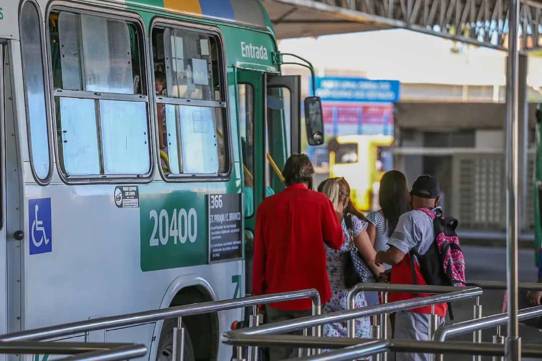 Salvador amanhece sem ônibus