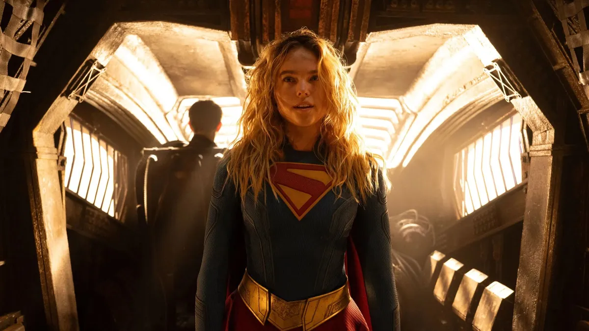 Prévia inédita de Supergirl trouxe cenas de ação e encontro inesperado