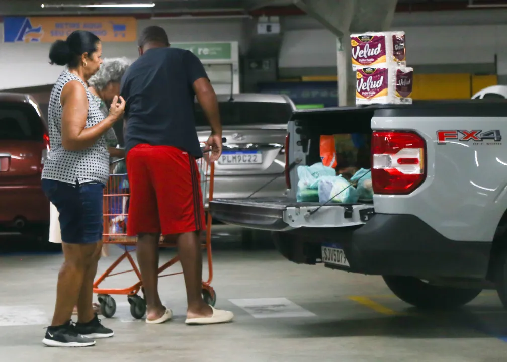 Estacionamento supermercado