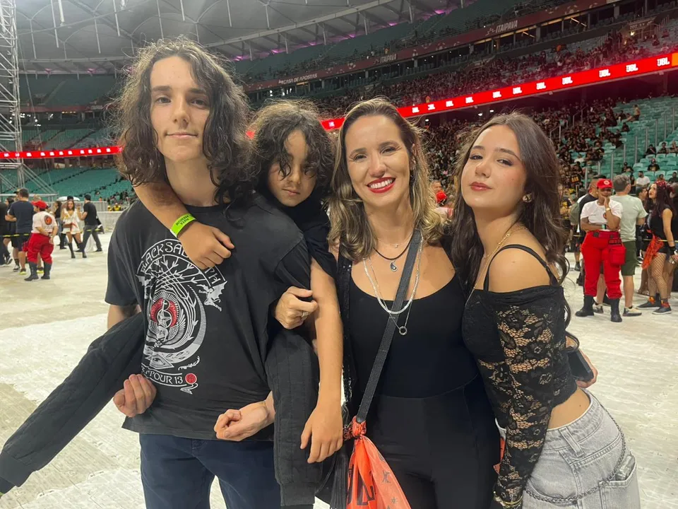 Imagem ilustrativa da imagem Sweet Childs': pais e filhos dividem a emoção de ver o Guns N' Roses