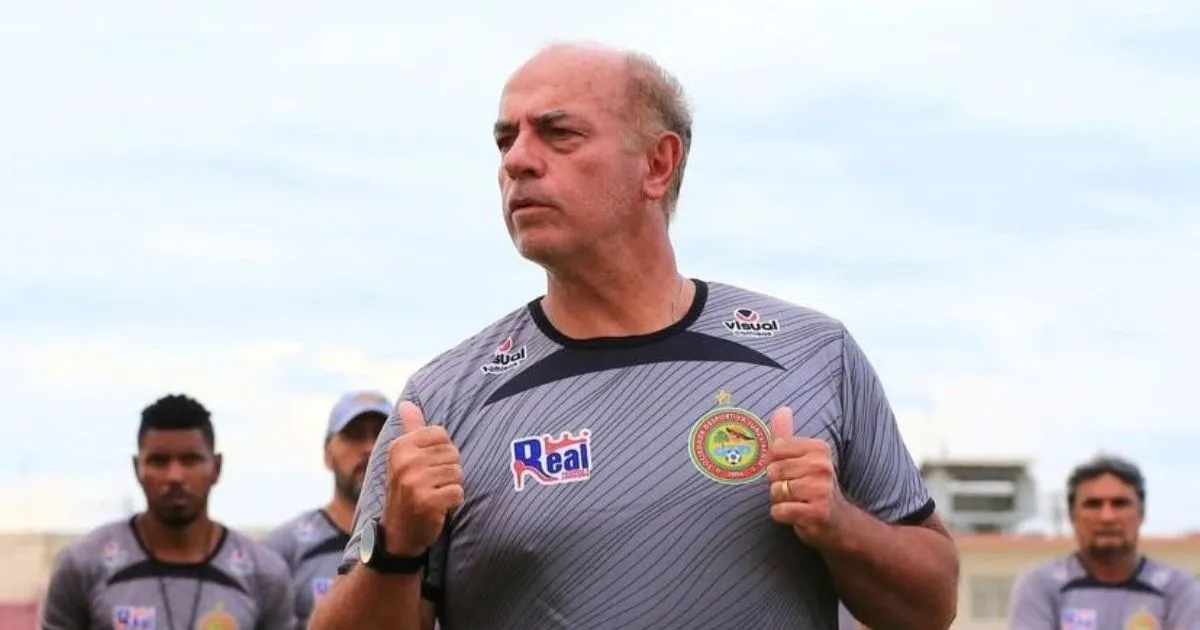 Técnico Carlos Rabelo pela Juazeirense