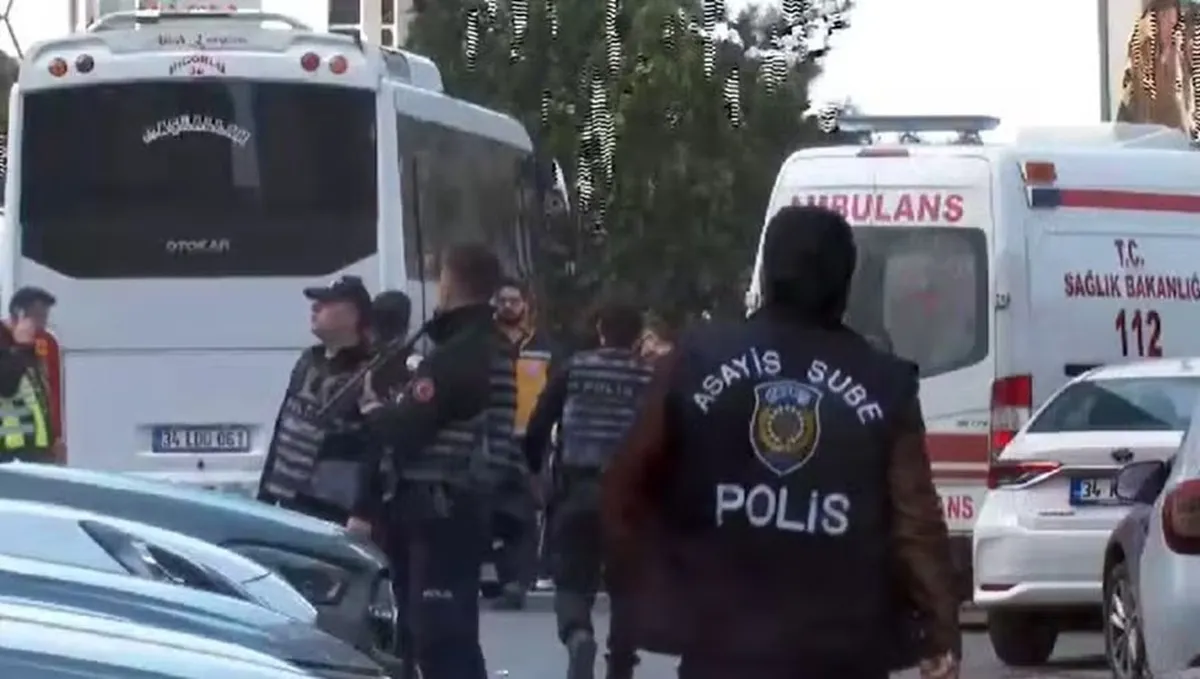 Outras pessoas ficaram feridas durante a troca de tiros, segundo o governo turco