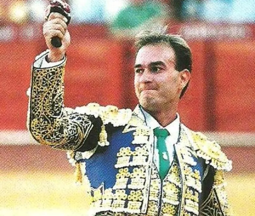 Profissional foi surpreendido por um dos exemplares enquanto organizava os lotes nos currais