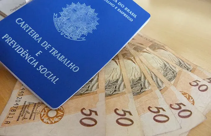 O que diz a lei sobre o salário em dobro