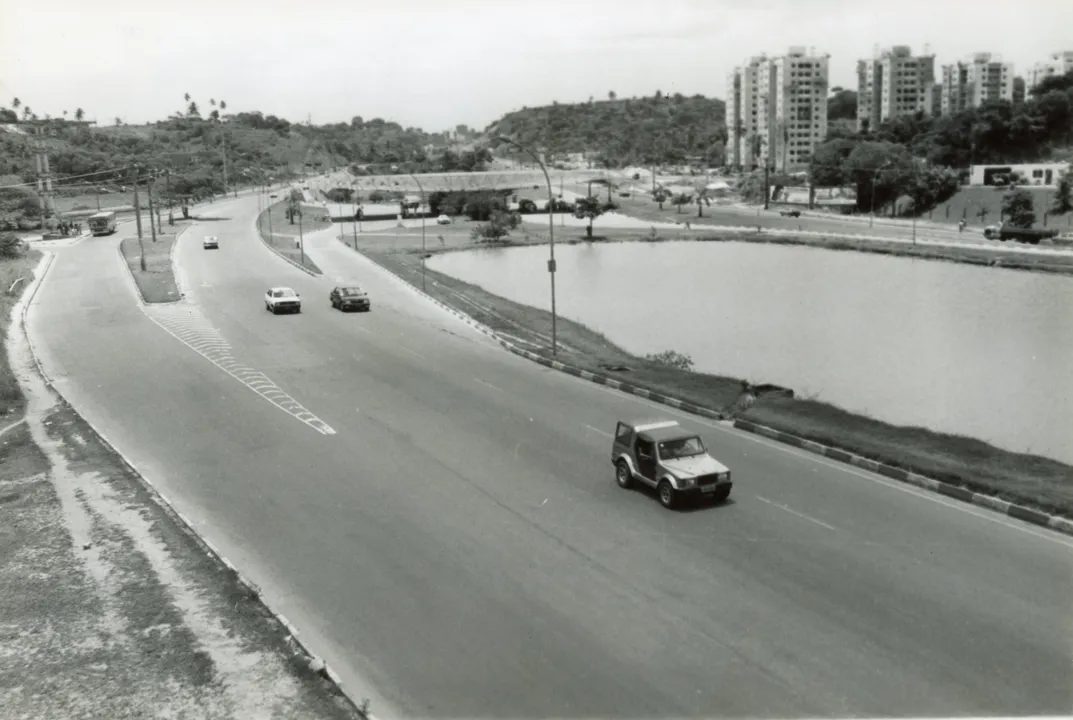 Avenida Luiz Viana Filho, conhecida como Paralela