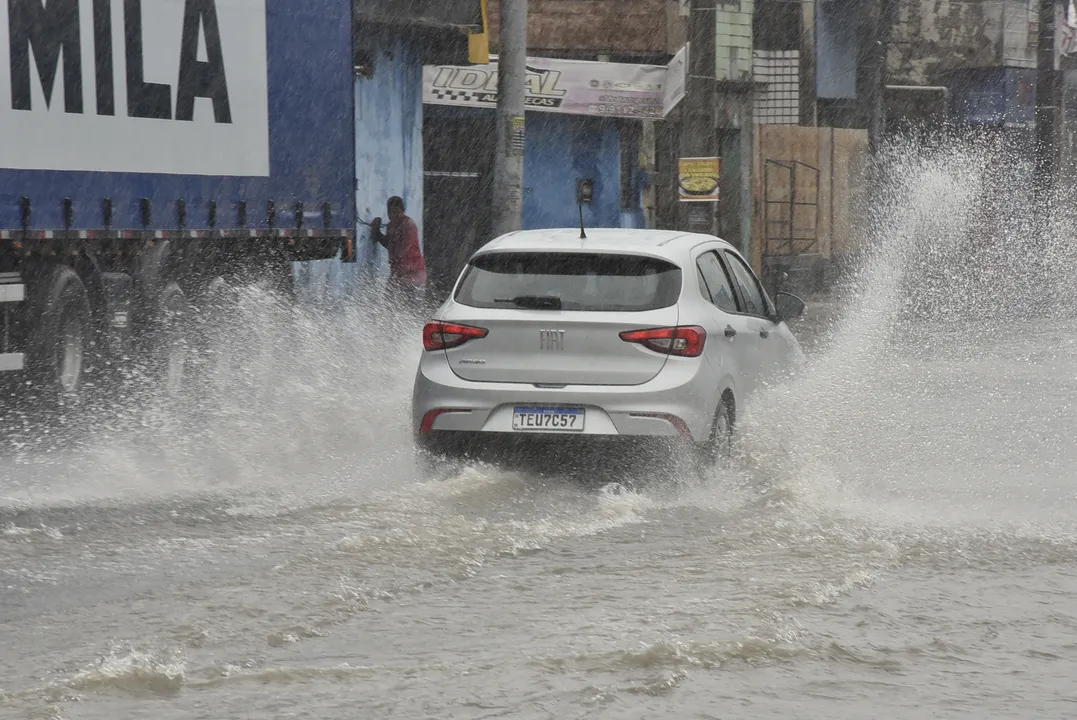 SALVADOR 

Chuva causa transtorno na cidade. 
Na foto: Ruas do Uruguai completamente alagada rua Direta do Uruguai; Rua Luiz Regis Pacheco.
Foto: José Simões/Ag. A TARDE. 

Data: 12/11/25