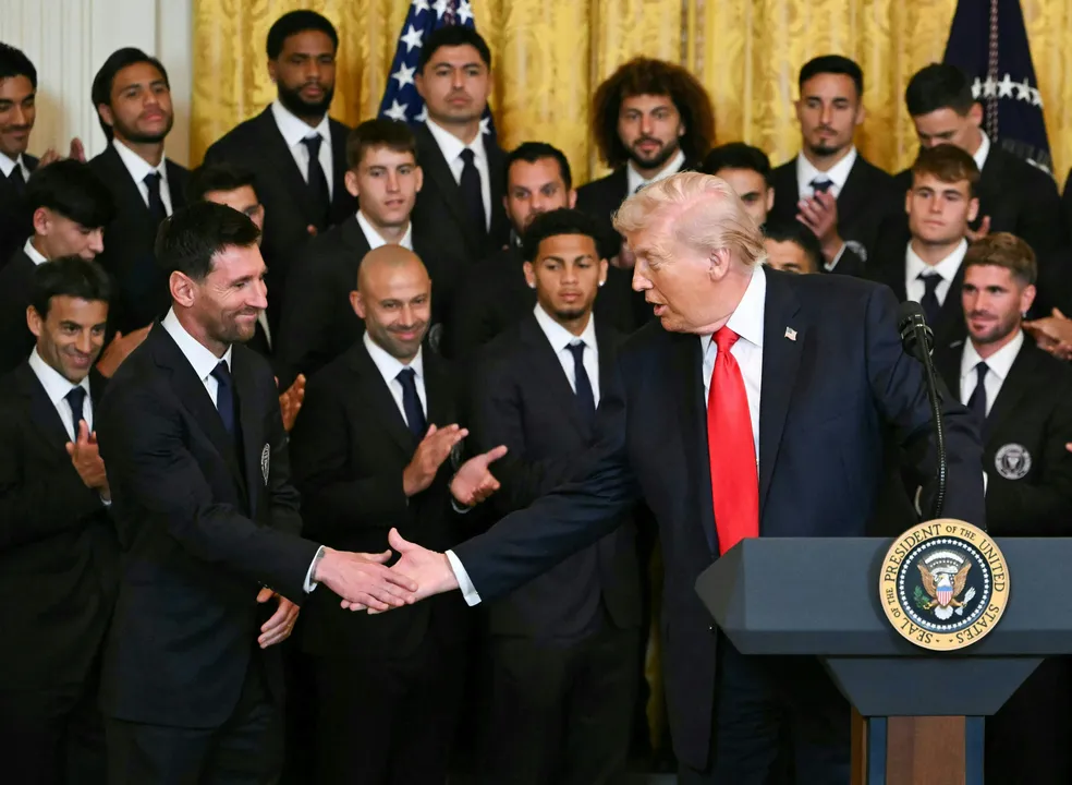 Trump cumprimenta Lionel Messi na Casa Branca