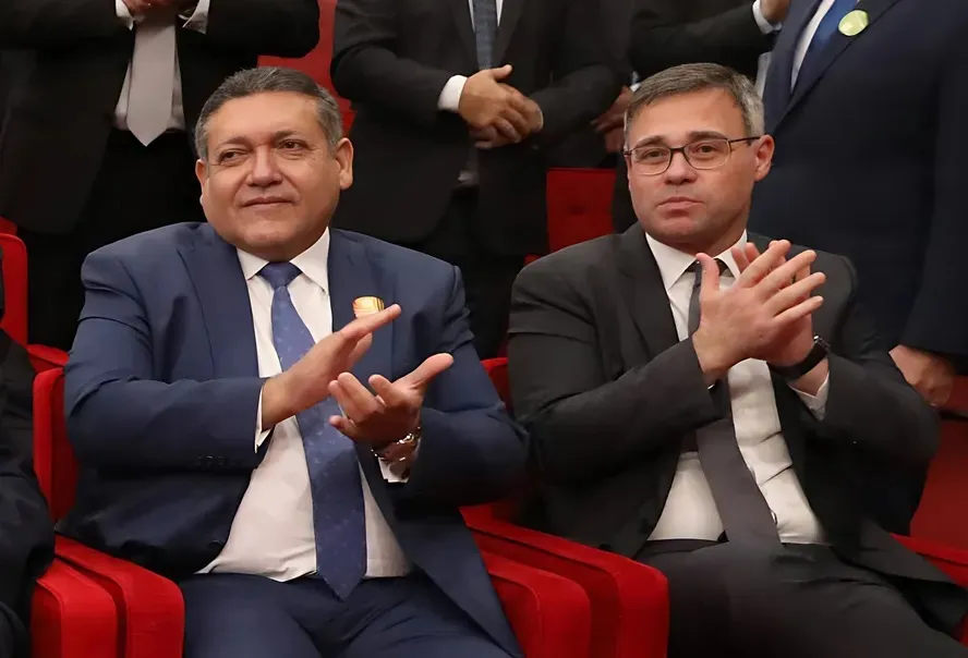 Ministros Nunes Marques e André Mendonça