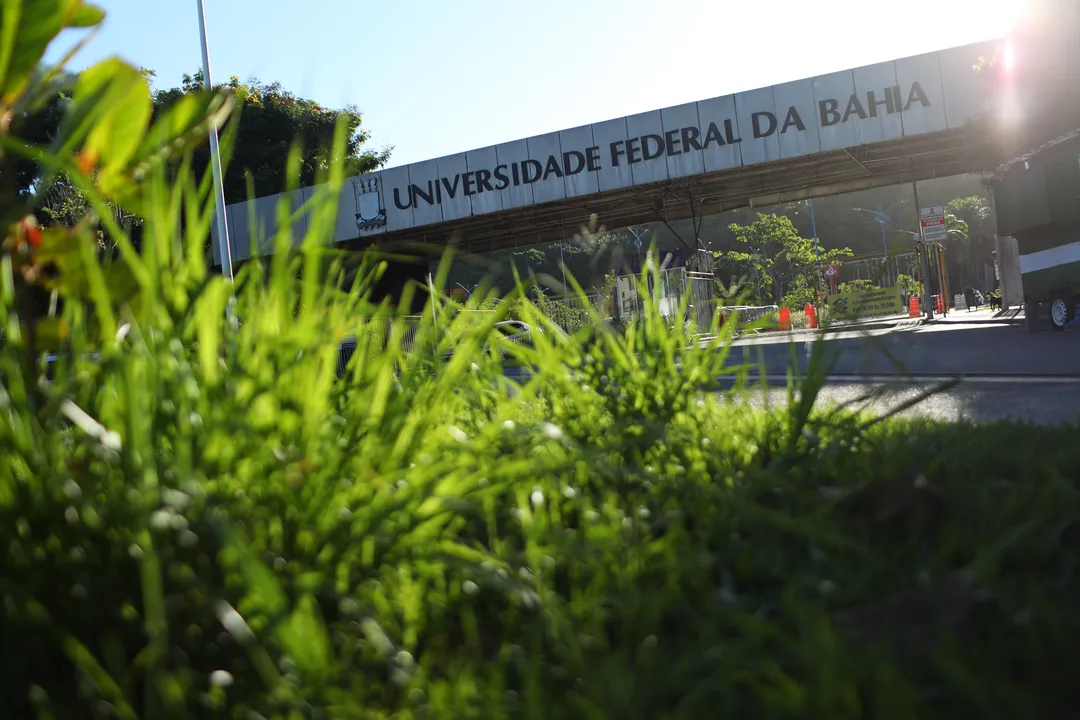 Universidade Federal da Bahia.