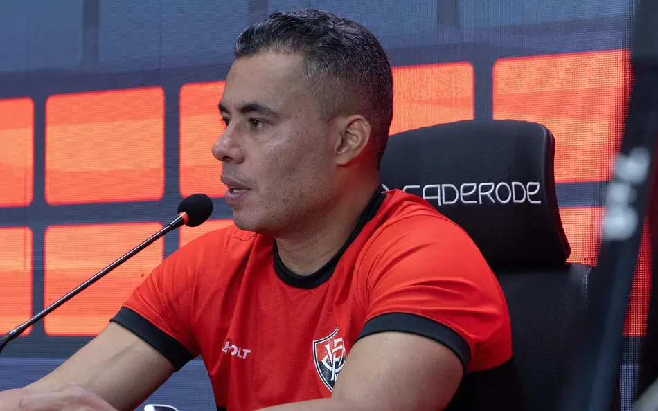 Jair Ventura, técnico do Vitória