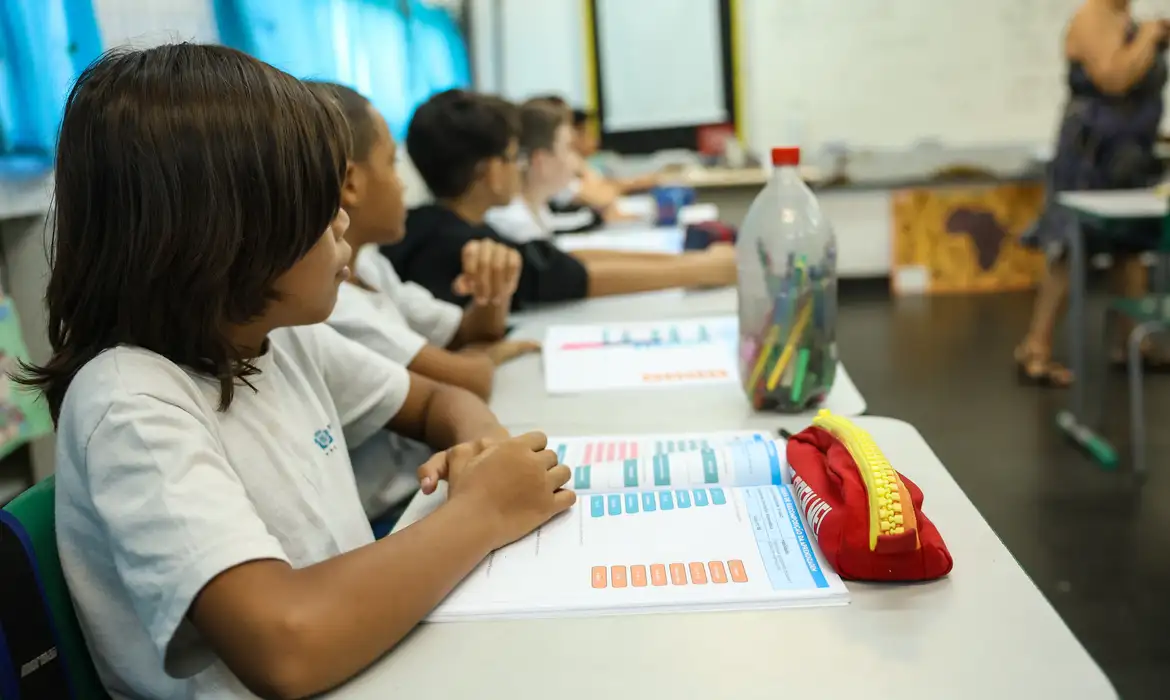Imagem ilustrativa - Estudante em sala de aula