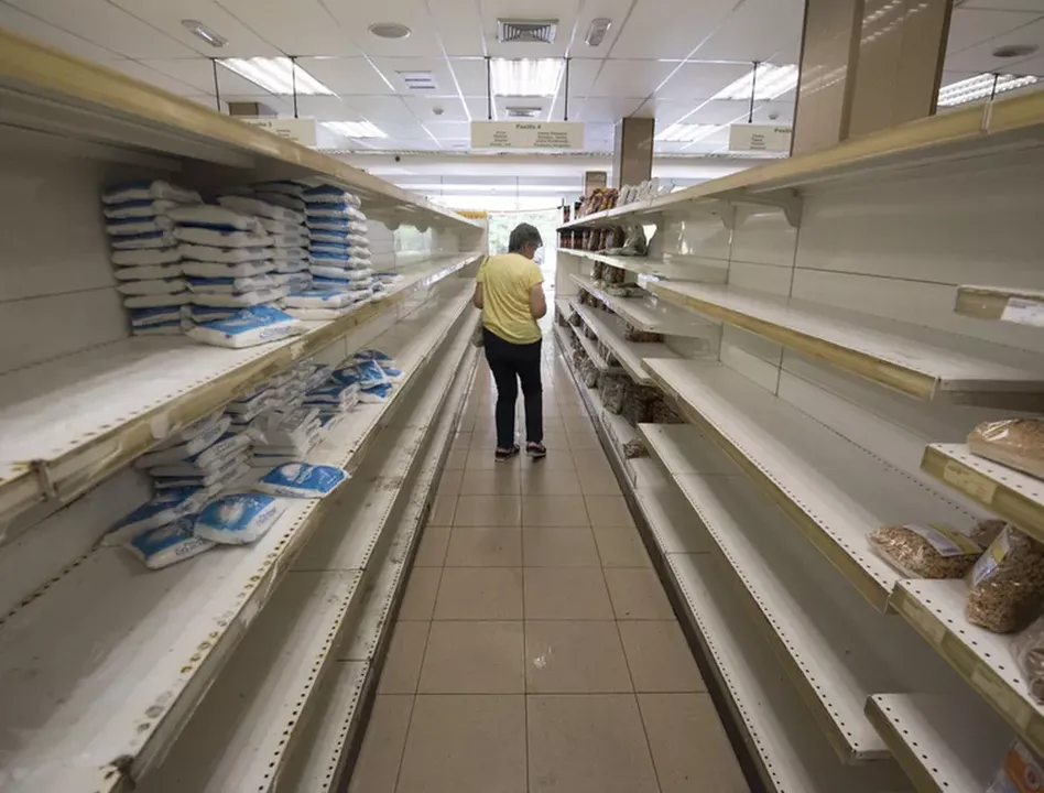 Sem acesso frequente a mercados, famílias organizam compras mensais e mantêm reservas de emergência