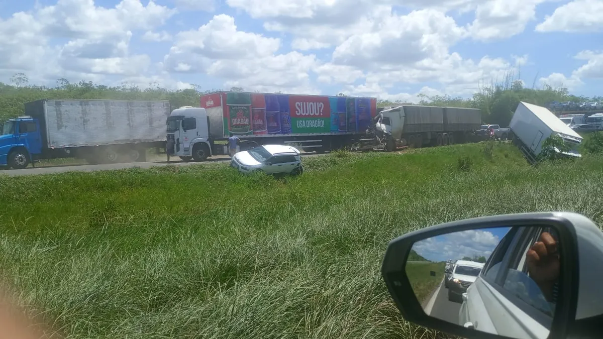 Acidente aconteceu na altura de Amélia Rodrigues e mobilizou equipes de resgate