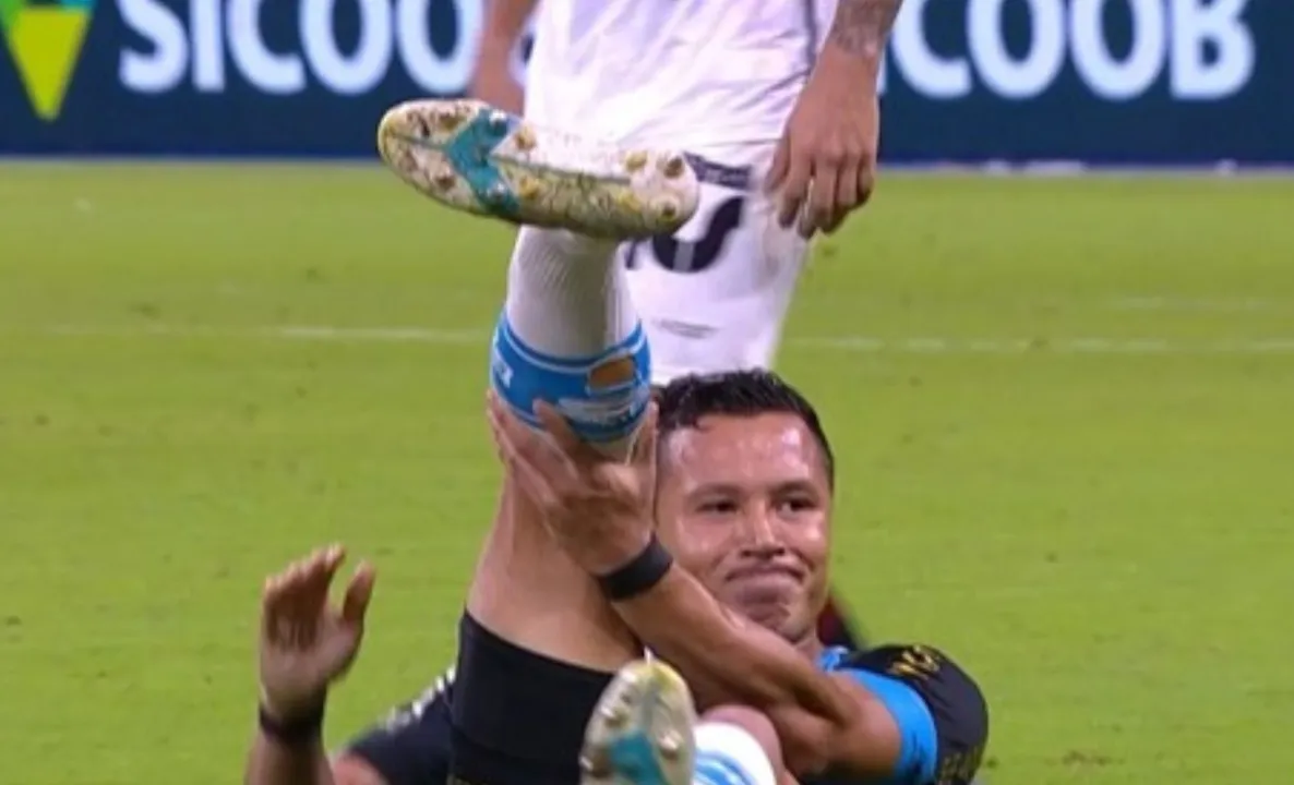 Marlon, lateral-esquerdo do Grêmio