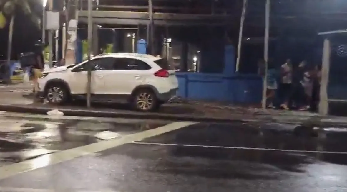 Equipes do SAMU atenderam vítimas do acidente, incluindo o motorista