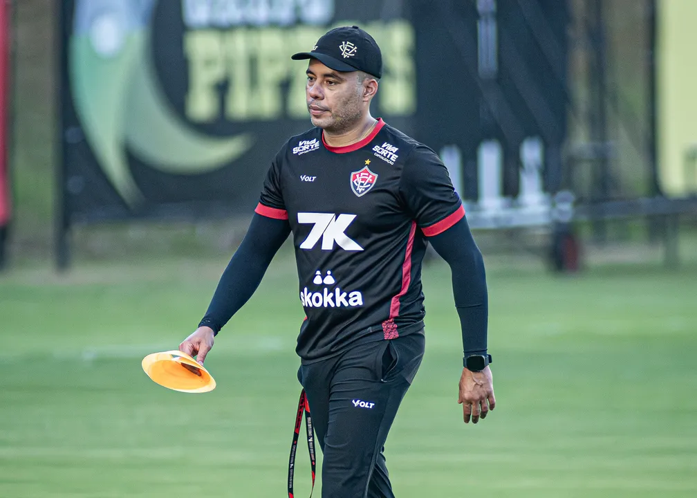 Jair Ventura, técnico do Vitória