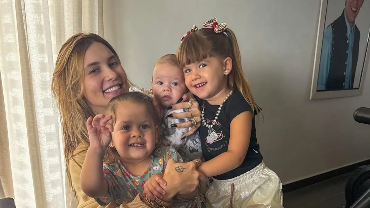 Virgínia Fonseca com os filhos Maria Alice, 4 anos; Maria Flor, 3 anos; e José Leonardo, 1 ano