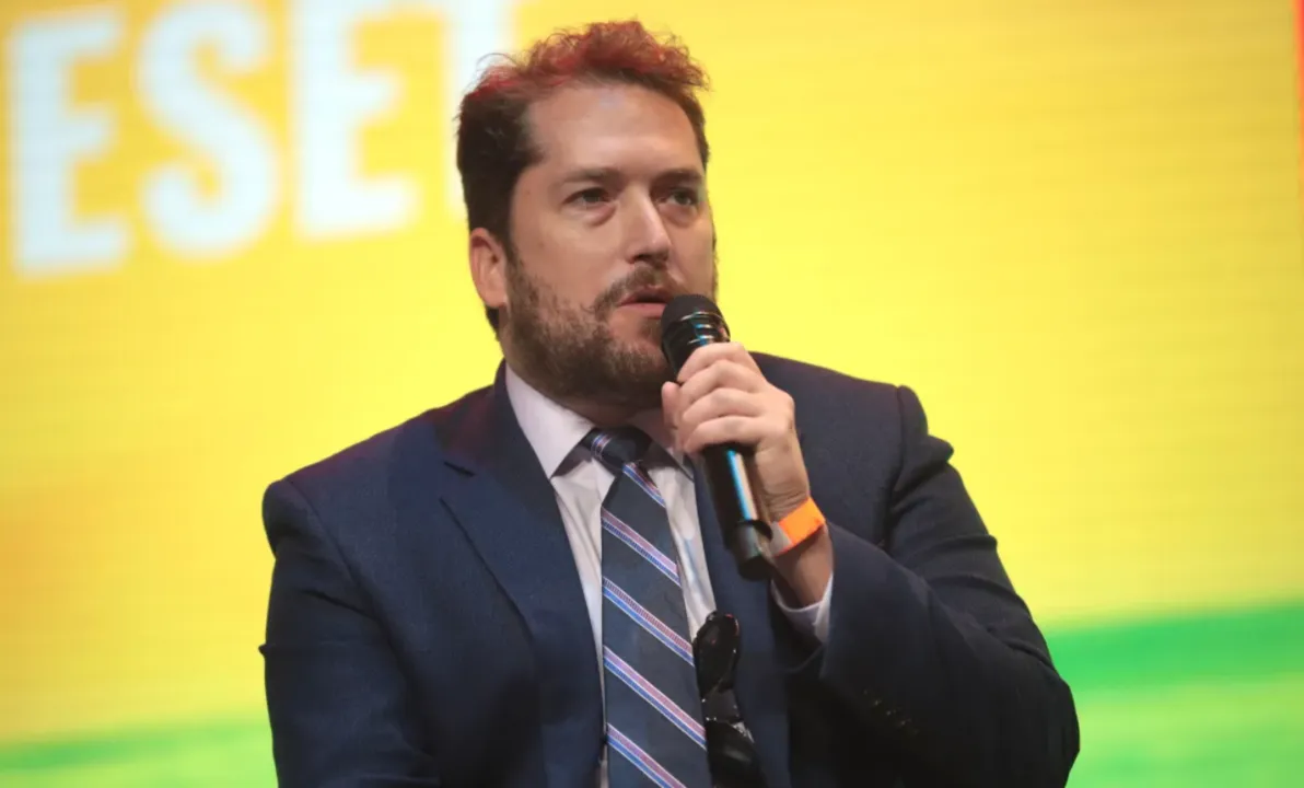 Veto a assessor de Trump repercute na imprensa internacional