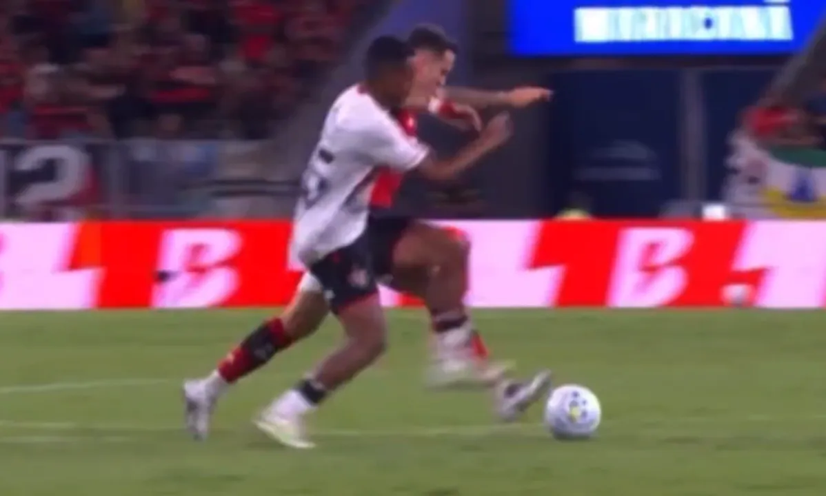 Caíque leva cotovelada de Saúl