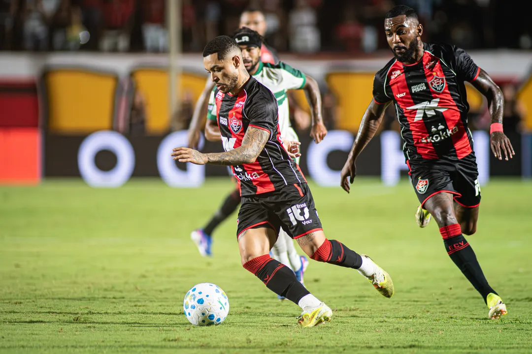 Matheuzinho em Vitória 4x1 Coritiba