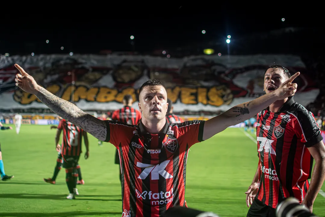 Renato Kayzer comemorando gol