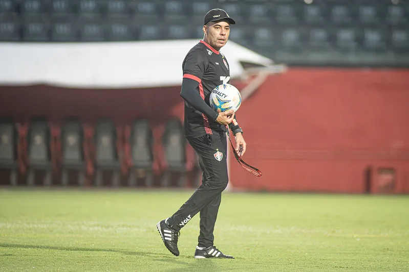 Jair Ventura, técnico do Vitória