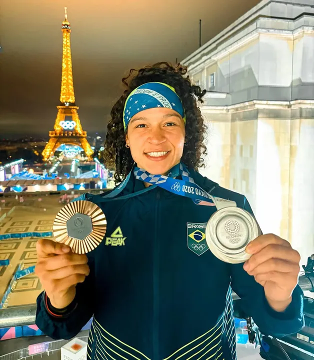 Bicampeã mundial retorna ao boxe olímpico