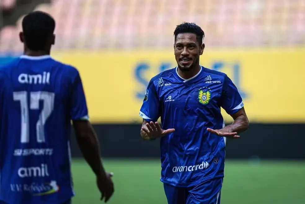 Hernane Brocador em campo pelo Nacional, do Amazonas
