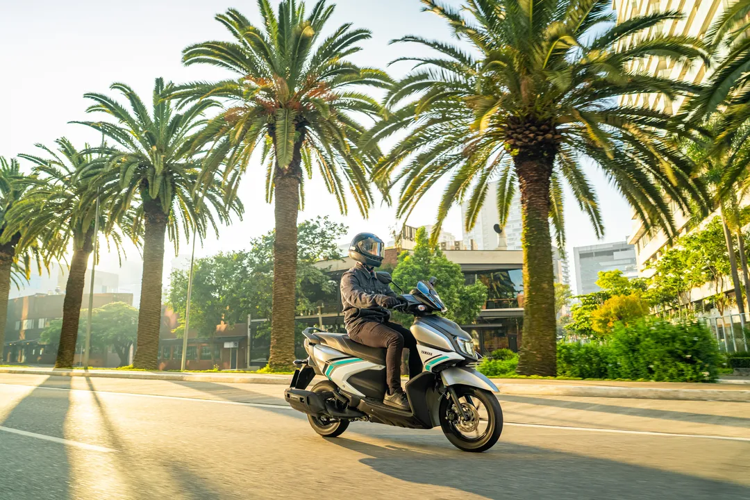 Imagem ilustrativa da imagem Yamaha dobra aposta em scooters híbridas