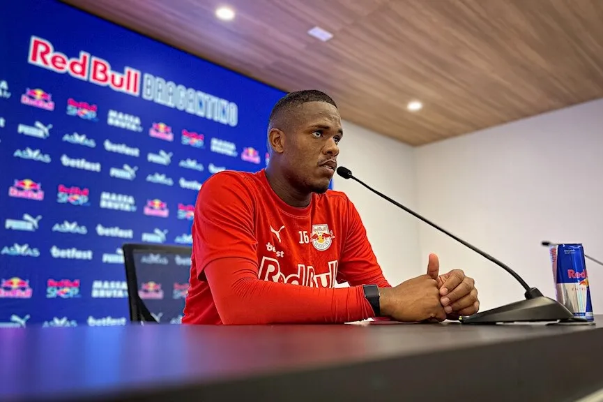 Gustabo Marques em entrevista coletiva pelo Bragantino