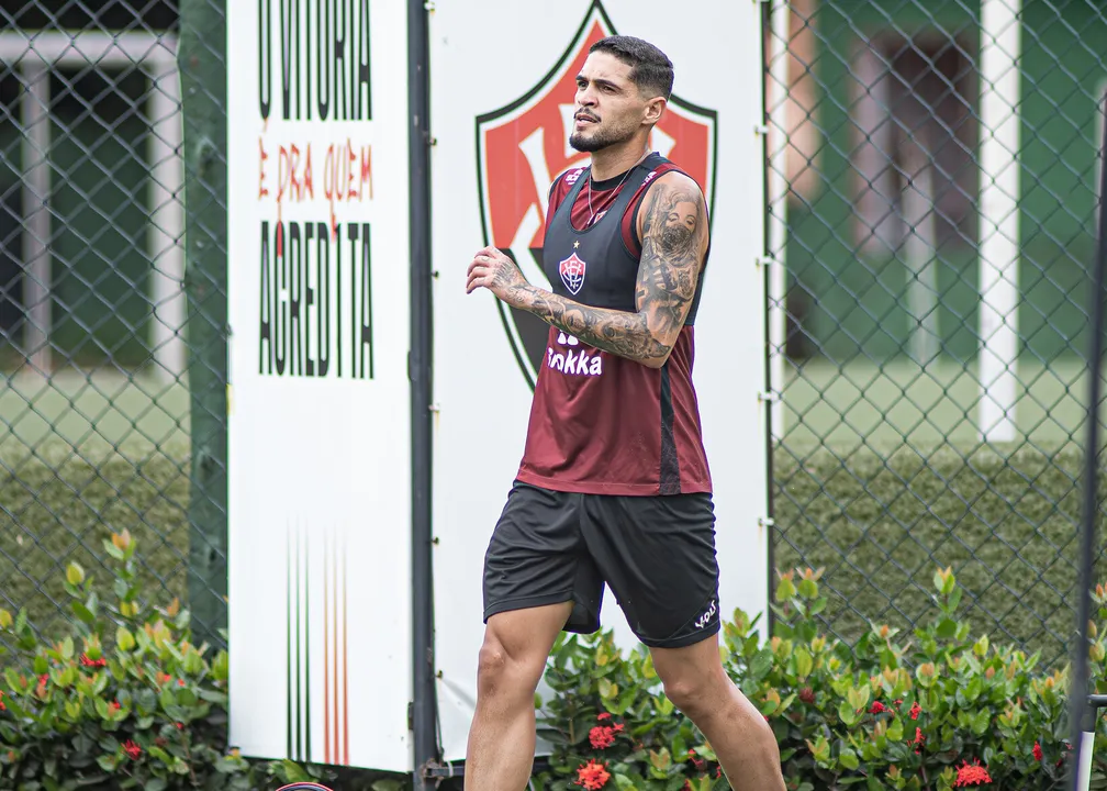 Riccieli, zagueiro do Vitória