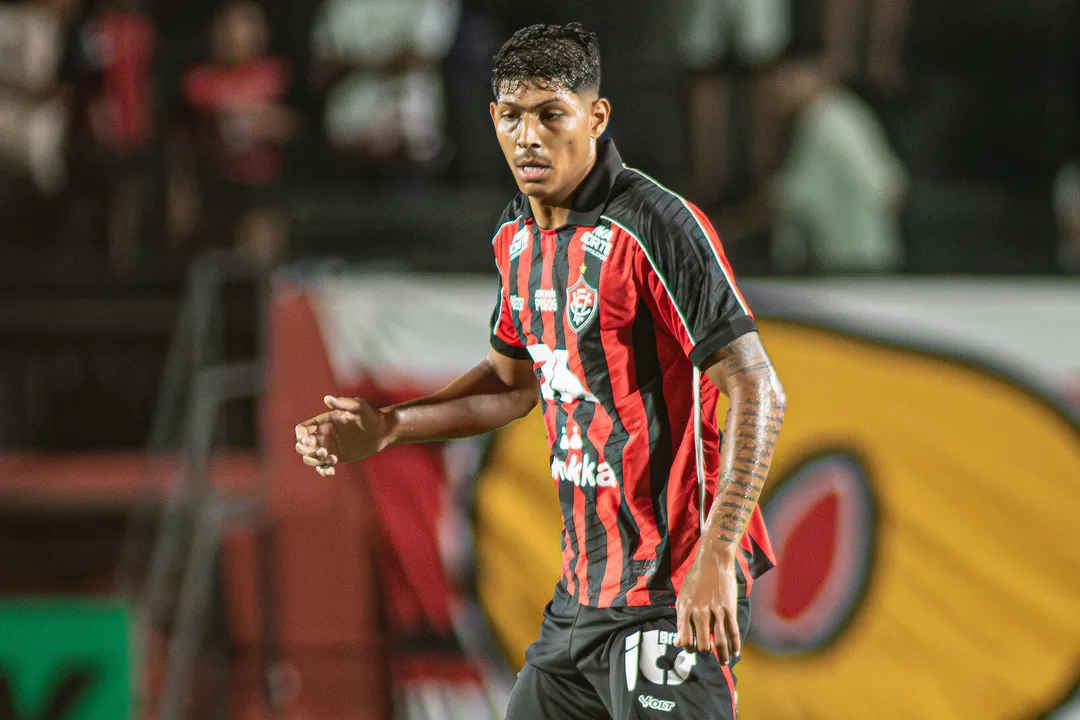 Zé Vitor em ação pelo Vitória