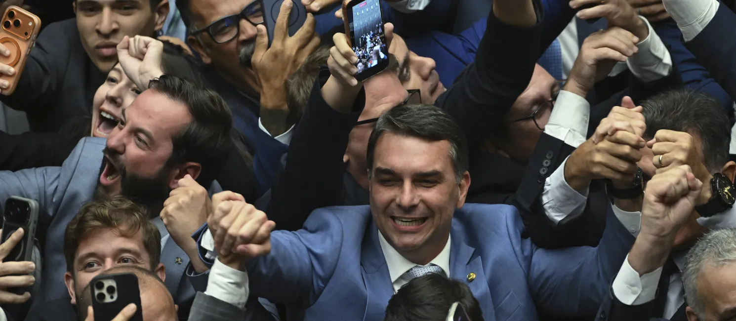 Flávio Bolsonaro comemora derrubada do PL da Dosimetria