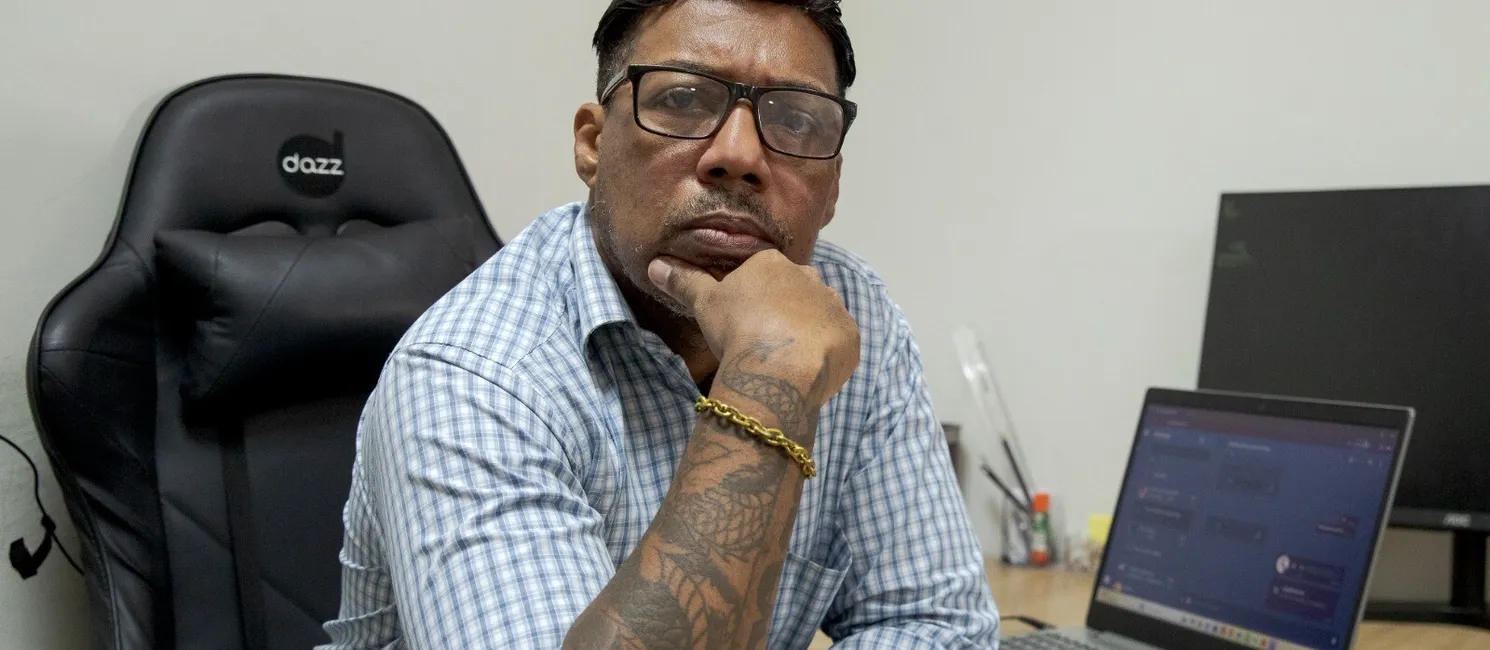 Agora, Marcus tenta refazer a carreira profissional