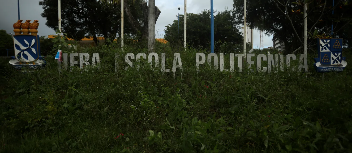 Abandono na Ufba. Escola de Politecnica na Federação